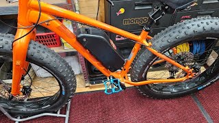 Kona wo fat bike battery case swapping  fitting [upl. by Nnaylloh168]