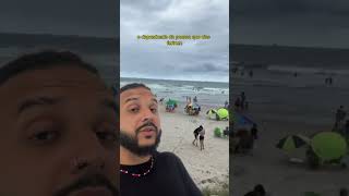 Caravela portuguesa fere VÁRIAS pessoas em praia  Biomesquita [upl. by Myron509]