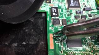 REMOVING A 0201 SMD PACKAGE CAPACITOR WITH METCAL MX SMARTHEAT TALON TWEEZER WITH EASE [upl. by Dorolice580]