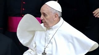 PAPA FRANCESCO CADE IN UN LAPSUS E DICE UNA PAROLACCIA DURANTE ANGELUS DOMENICA 2 MARZO 2014 [upl. by Loos]