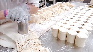 Taiwan Dumpling Factory Making Dumpling Wrapper Handmade Dumpling  水餃工廠直擊！大量水餃皮製作手工現包水餃 [upl. by Hamon688]