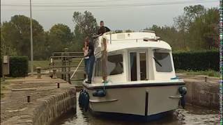 Le Boat  Schleusen  Tipps zum Bootfahren [upl. by Affrica713]