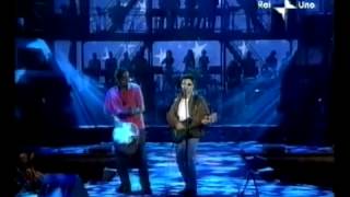 Paolo Varoli chitarra Edoardo Bennato Afferrare una stella Torno sabato Rai1 10 10 2001flv [upl. by Harman]