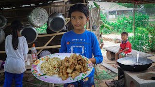 Little chef s fried Pork Pickle Bean sprout recipe Rural life [upl. by Epoh917]