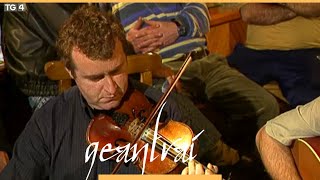 John Carty amp Francis Gaffney  Tigh Widow Pat Cnoc an Chrochaire  Geantraí TG4  2000 [upl. by Yrruc]