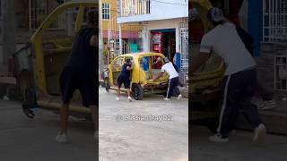 El taxi 🚕 desbaratado 2 😂🚕 funny comedy bromas prank humor [upl. by Yllrebmik934]