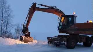 Case Poclain 1188 clearing snow of Traffic barriers with Engcon Tiltrotator [upl. by Gnurt]