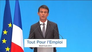 quotLes CDD pourront être renouvelés deux foisquot annonce Manuel Valls [upl. by Gale760]