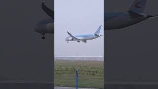 Neos 7879 Dreamliner landing at LKPR fyp lkpr prgairport 787 plane planespotting spot fog [upl. by Adlihtam]