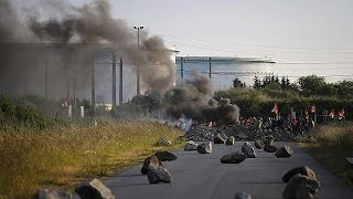 Greve geral à vista em França [upl. by Atterrol]