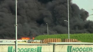 1830 UPDATE over grote brand en explosies bij recyclingbedrijf Remondis Argentia in Moerdijk [upl. by Ahsennek]