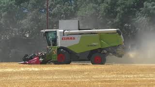 Die Erste Wintergerste ist Reif und Wird von Einen Claas Lexion 750 mit Geringhoff Harvest Star 7 2 [upl. by Mario]