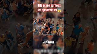 Elle pisse sur tous les spectateurs 😂 viral funny movie résumédefilmfr [upl. by Allekram]