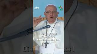 Le Pape aux jeunes  « Dieu nous aime  Ditesle fort sinon je nentends pas [upl. by Clea]