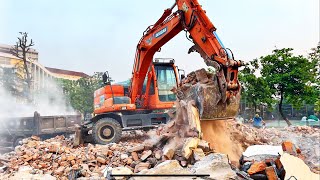 Máy cần cẩu DOOSAN màu cam múc đá gạch lên xe tải ben siêu siêng năng luôn quá Sinl Dũng [upl. by Halimak523]