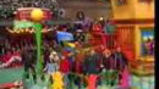 Sesame Street Float Macys Thanksgiving Day Parade 2006 [upl. by Honebein94]