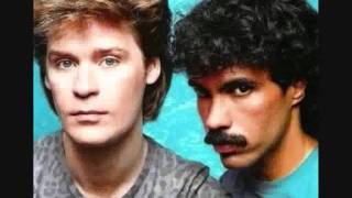 Daryl Hall amp John Oates  Maneater with lyrics [upl. by Concettina]