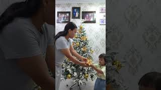 Menghias pohon natal 🎄😍😇 hiaspohonnatal pohonnatal [upl. by Chantal]