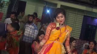 Bangla Gaye Holud Dance Rosiya rosiya bandhur re tumi keno komorer bicha hoila na [upl. by Lenno]