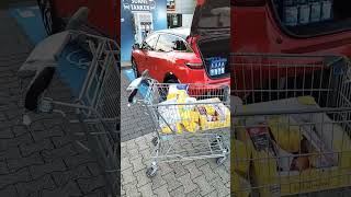 glückspilz Nochmal kostenlos Elektroauto beim ALDIEinkauf laden und Toilettenpapier bunkern 😁 [upl. by Lydell]