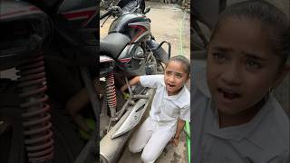 bacchi ka bike me hath fas gya😭🙏🏻 shorts emotiona youtubeshorts short [upl. by Leira612]