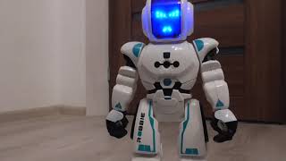 Zdalnie sterowany robot Xtrem Bots  Robbie HiTech Robot 182 [upl. by Pickford]