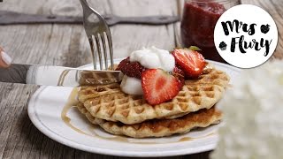 Sensationelle Waffeln mit Banane  vegan und super lecker [upl. by Schechter249]