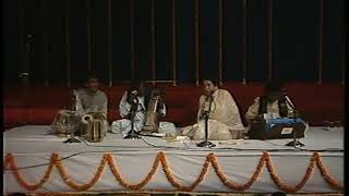 Hum Deikheinge Lazim Hai Iqbal Bano Live In India [upl. by Erodroeht]