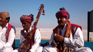 Kutch Folk songGujarat IndiaGhumte Firte Satish Deepa [upl. by Tish412]