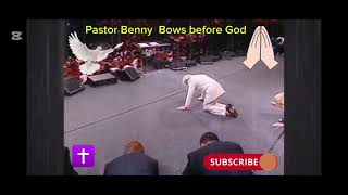 Benny Hinn 🙏 Bows before God jesus shortsfeed christian pastorbennyhinn shorts motivation [upl. by Ardnuasak]