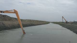 Long Reach excavator dredging canal in norway country [upl. by Ailema568]