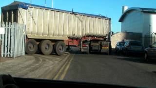 HGV ARTIC DRIVER PROBLEM REVERSING [upl. by Conah]