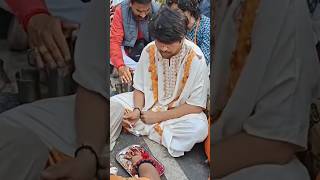 अचानक यात्रा को रोककर रोड पर बैठकर खाया खाना video trending बागेश्वरधामlive sorts newvideo [upl. by Noyart]