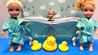 Bath time  Elsa amp Anna toddlers  soap bubbles  Barbie dolls [upl. by Antonella]