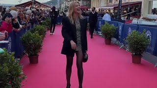 Virginie Efira et Niels Schneider tels Roméo et Juliette au Festival du Film de Cabourg [upl. by Lecram]