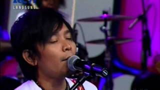 Zivilia  Aishiteru 2 Live Performed di Dahsyat 0512 Courtesy RCTI [upl. by Ecnarret]