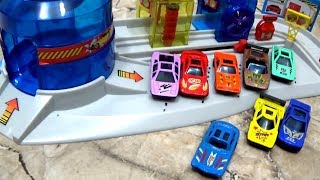 Lava jato de carros de brinquedo  Aprender cores para crianças [upl. by Allan38]