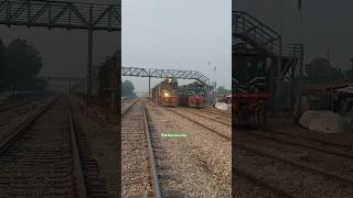 Green Line overtake Allama Iqbal Express viral viralshorts [upl. by Errecart]