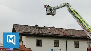 Brand durch Blitzeinschlag Großeinsatz in Holzkirchen bei München [upl. by Atika]