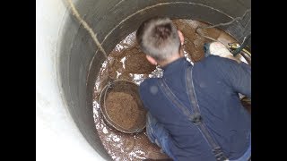 Ruční kopání studny  hand digging a well [upl. by Elene]