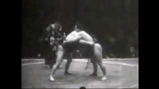 Futabayama vs Dewaminato  Haru 1942 双葉山 対 出羽湊 [upl. by Mendive]