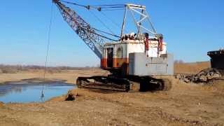 Northwest 9570 dragline feeding gravel crusher [upl. by Namar]