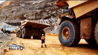 RiesenReifen im Einsatz  Muldenkipper in der Diamantmine  Abenteuer Auto Classics [upl. by Ynavoeg]