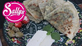 Gözleme mit Spinat und Schafskäsefüllung selber machen  türkische Spezialität  auch vegan möglich [upl. by Eirroc]