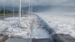 Storm surge sa Bicol Tagas Boulevard saBicol hindi na madaananmalalaking alon binabayo ang Highway [upl. by Reyna641]