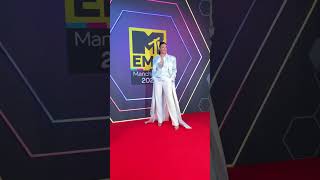 Fußballerin Leila Ouahabi ist auf dem roten Teppich der EMAs angekommen ⚽ 🤩EMAs MTV [upl. by Aretak]