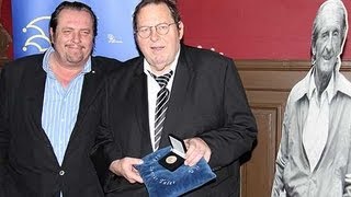 Ottfried Fischer erhielt den Sigi Sommer Taler 2012 Kunstpreis der Narrhalla München am 25112012 [upl. by Lewes]