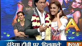 Dilwale Shah Rukh Kajol Varun and Kriti Have Ultimate Fun with Fans [upl. by Witkin]