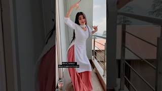 Tu Cheez badi hai mastbollywood song hindisong dance anjumorreel shortvideo anjumor shorts [upl. by Elocin651]