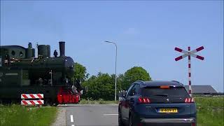 Spoorwegovergang Medemblik Opperdoes  Dutch railroad crossing [upl. by Stempien427]